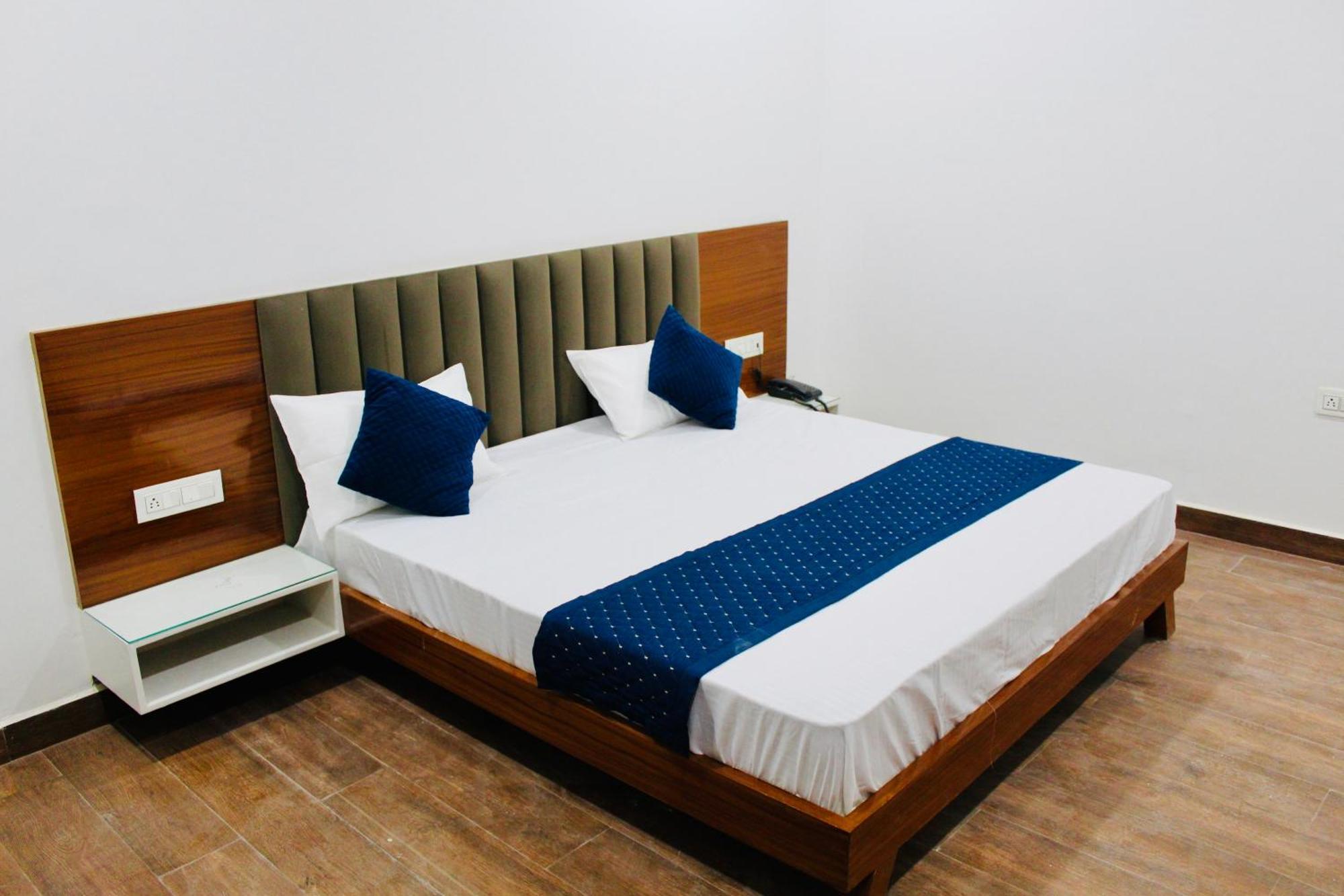The Loya Hotel Muktsar Экстерьер фото